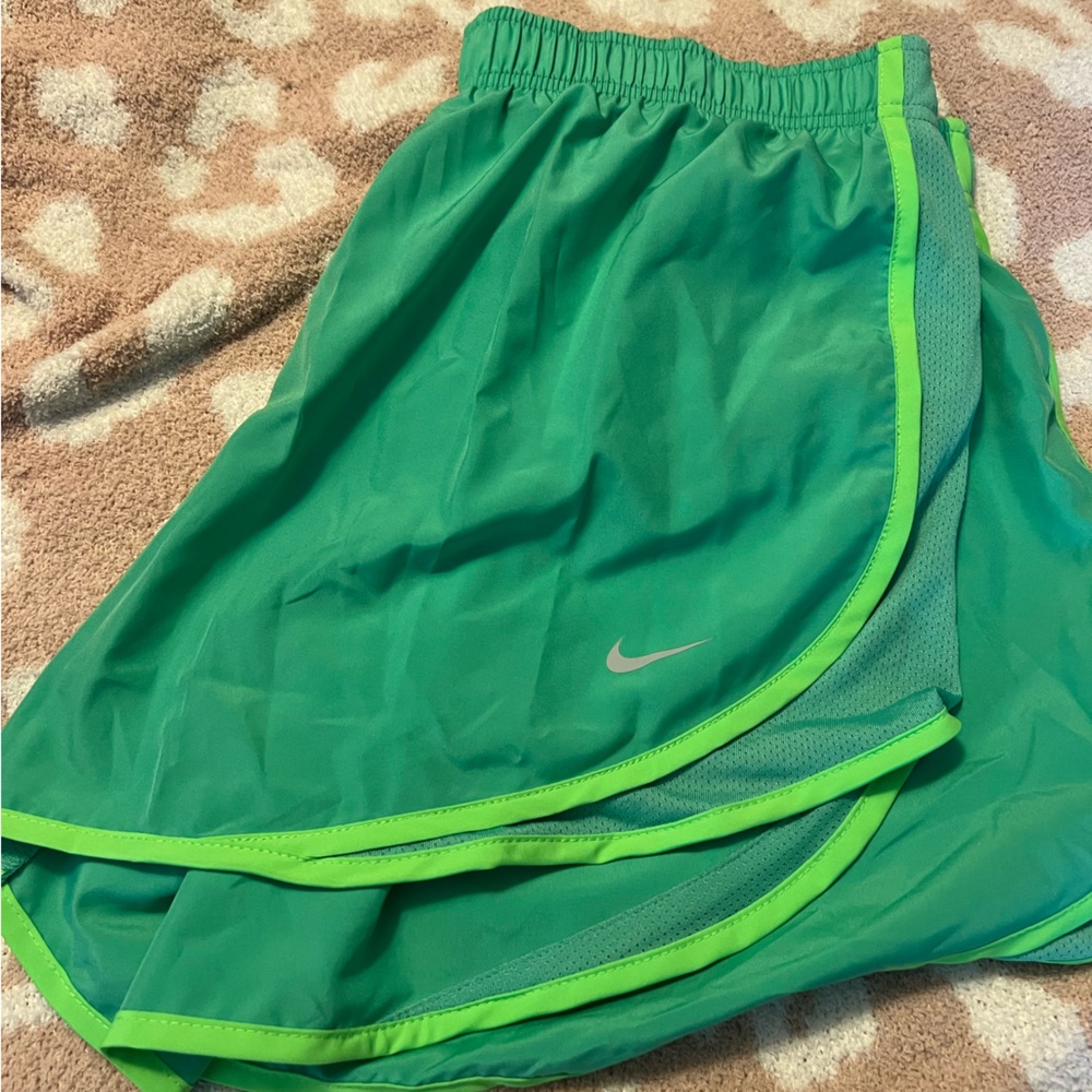 NWOT Nike Tempo Pace dry fit running shorts!